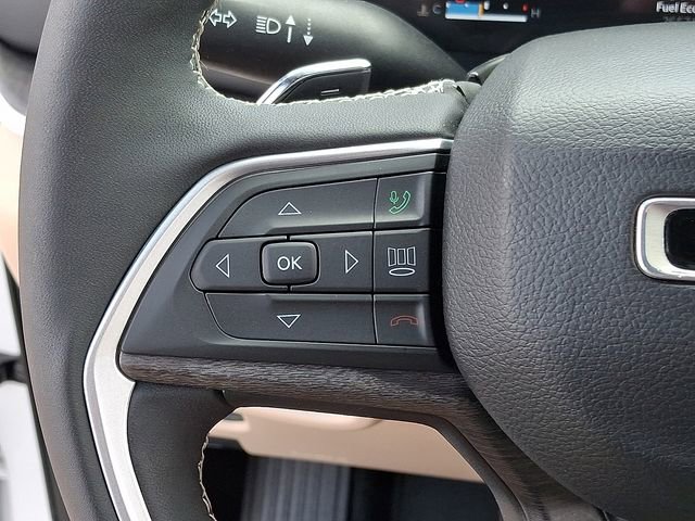 Used 2023 Jeep Grand Cherokee L Limited w/ Luxury Tech Group II AWD/4WD image 23
