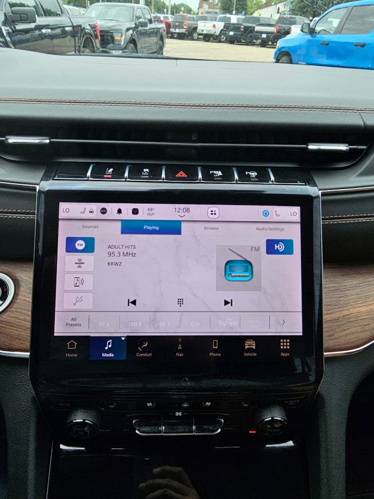 Used 2023 Jeep Grand Cherokee L Summit w/ Advanced Protech Group IV image 26