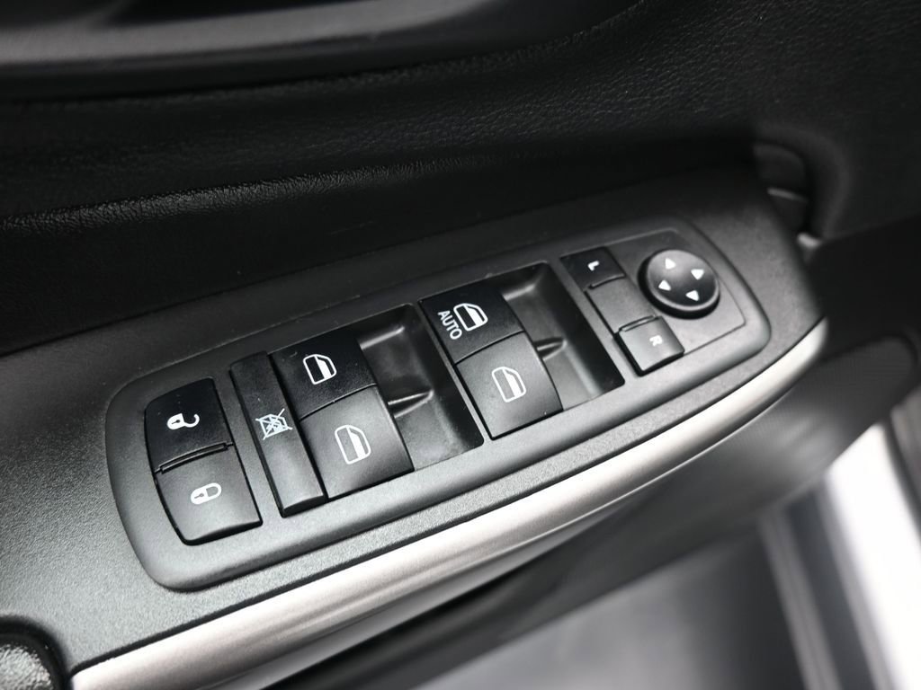 Used 2019 Jeep Cherokee Latitude w/ Popular Appearance Group AWD/4WD image 13