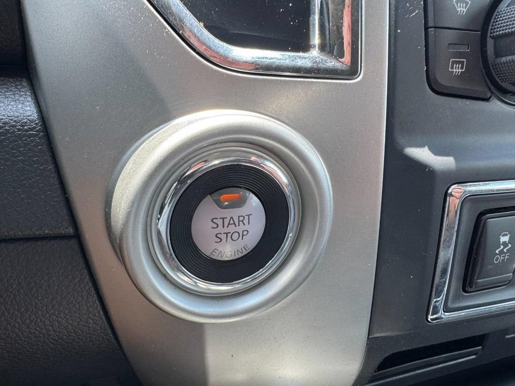 Used 2020 Nissan Titan SV w/ SV Convenience Package RWD image 23