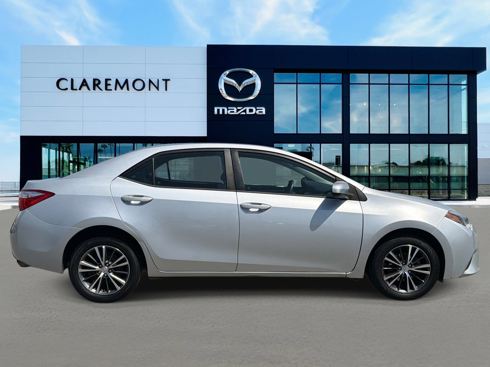 Used 2016 Toyota Corolla LE image 4