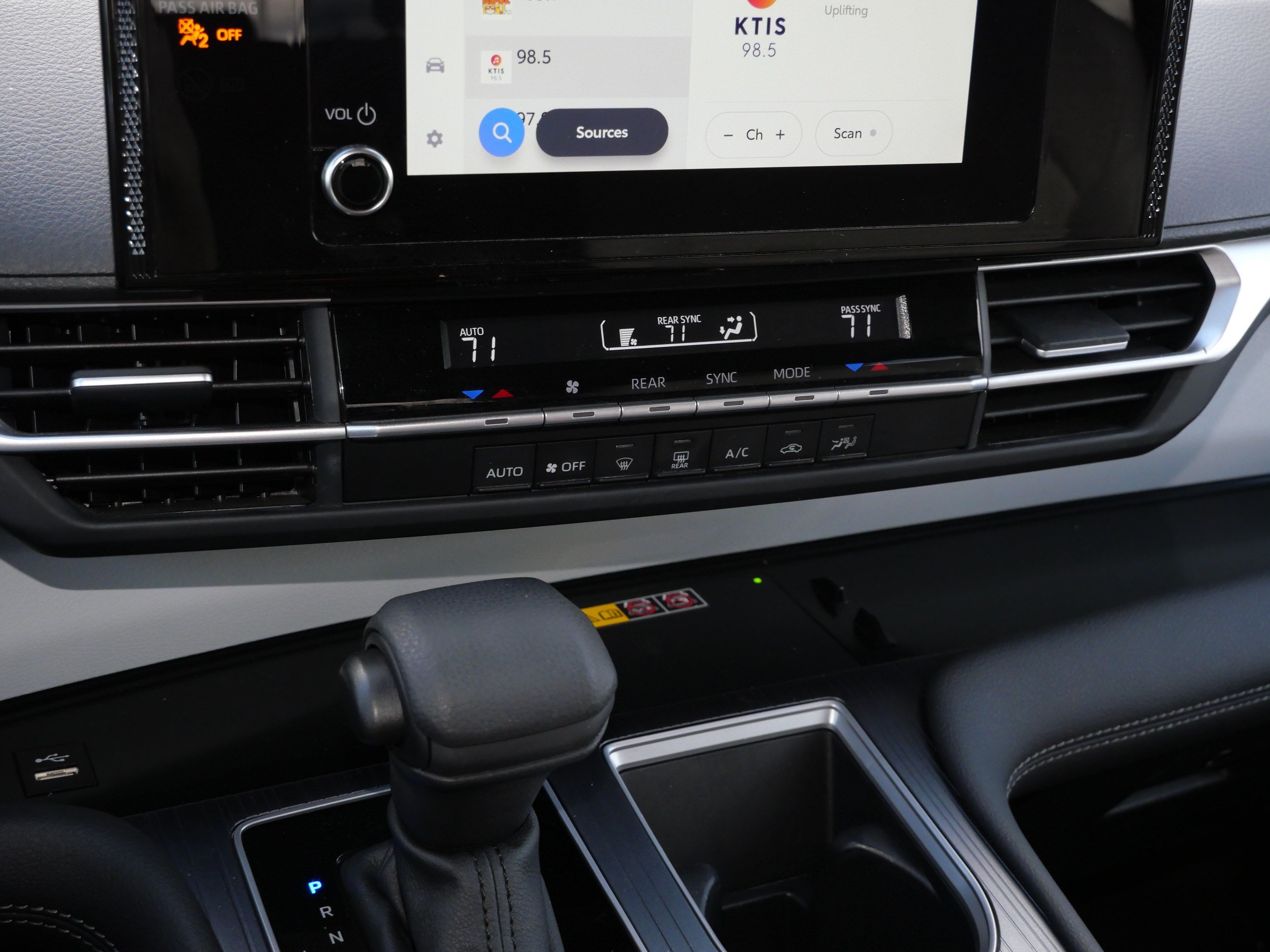 Certified 2025 Toyota Sienna LE AWD/4WD image 23