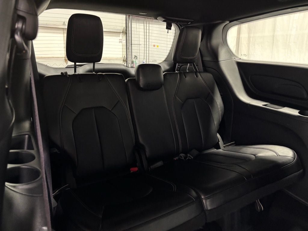 Used 2025 Chrysler Pacifica Select FWD image 52