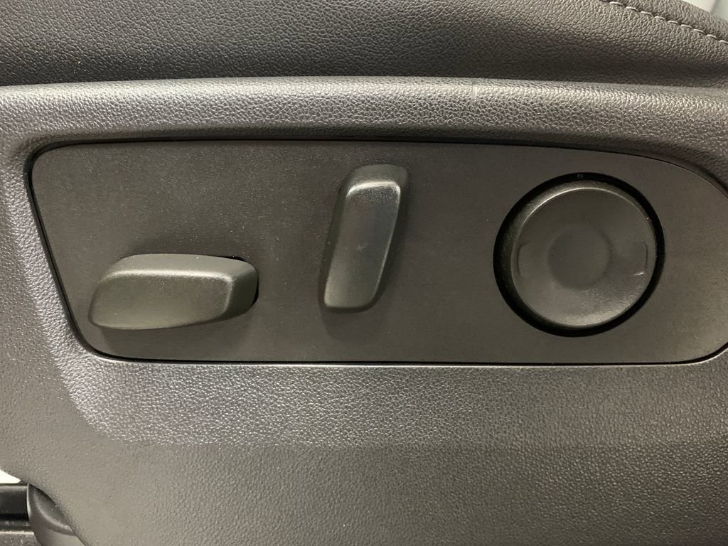 Used 2024 GMC Sierra 2500 SLT w/ SLT Convenience Package image 5