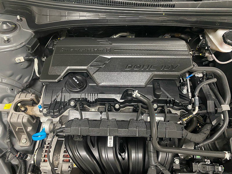 Used 2025 Hyundai Elantra SE image 17