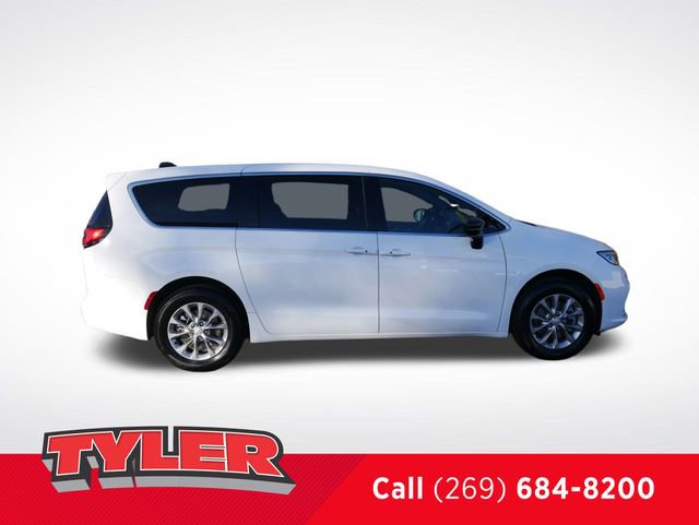 New 2026 Chrysler Pacifica Select AWD/4WD image 9