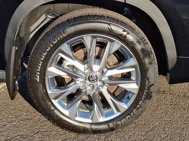 Certified 2026 Toyota Highlander Limited image 29