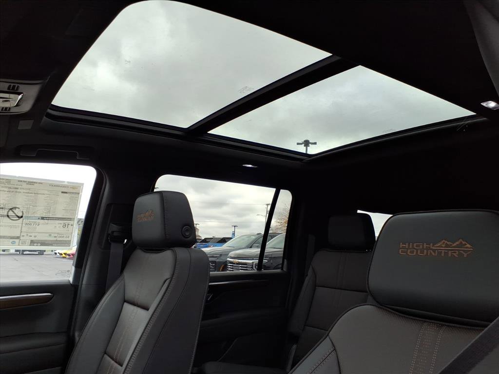 New 2026 Chevrolet Suburban High Country image 8