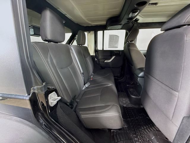 Used 2017 Jeep Wrangler Unlimited Rubicon w/ Connectivity Group image 24