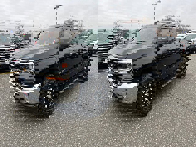Used 2018 Chevrolet Silverado 1500 LT w/ All Star Edition image 3