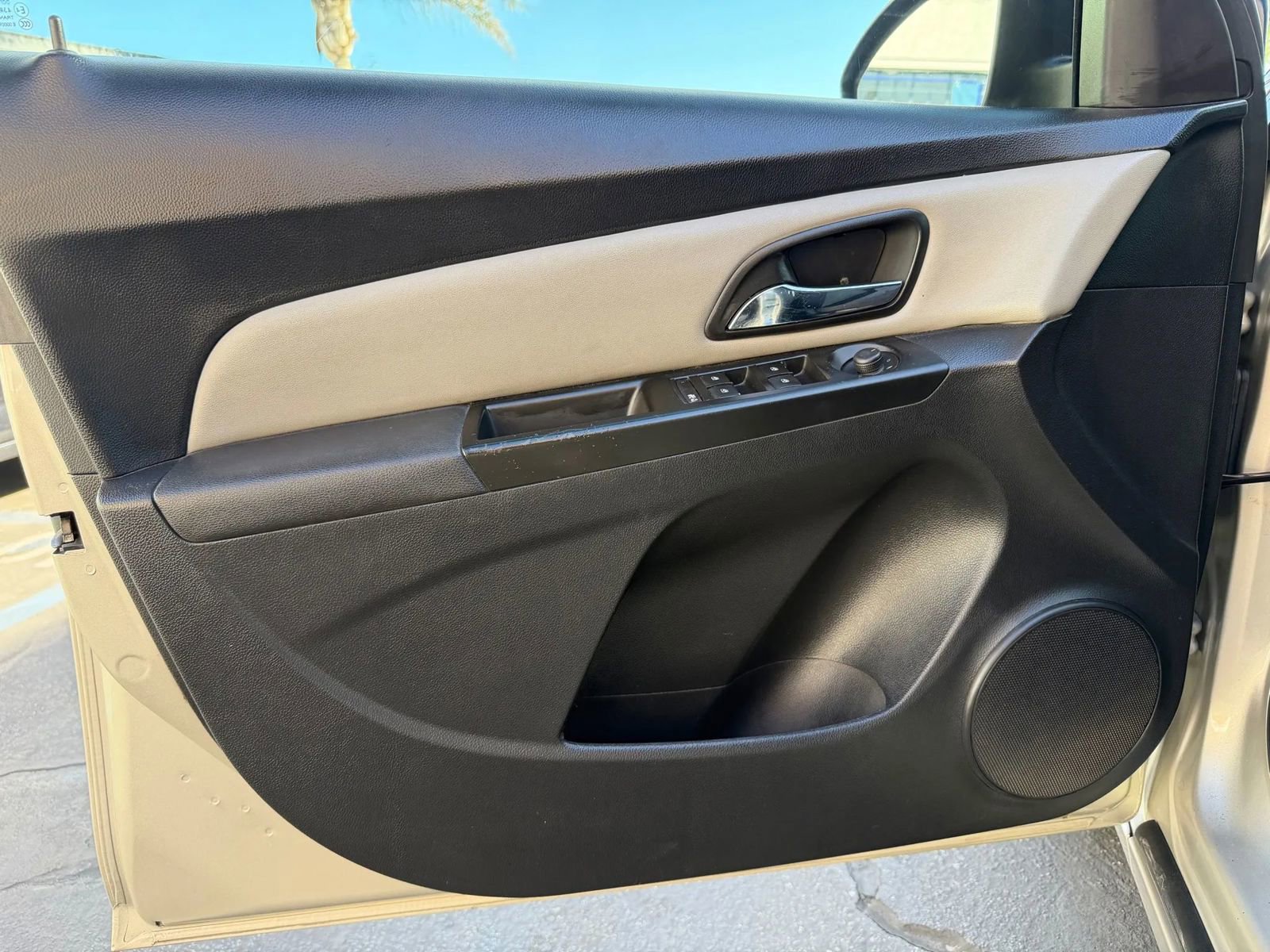 Used 2014 Chevrolet Cruze LS image 29