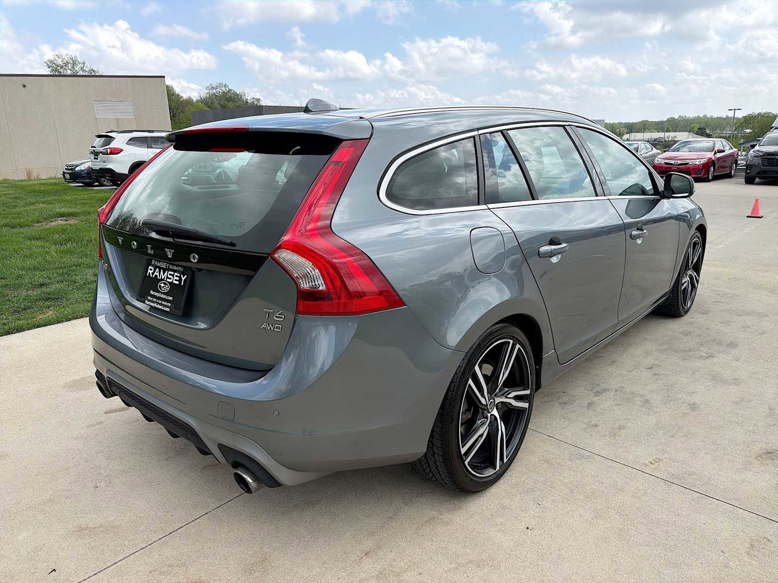 Used 2017 Volvo V60 T6 R-Design Platinum w/ Climate Package AWD/4WD image 6