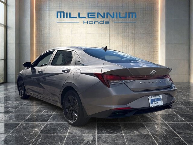 Used 2023 Hyundai Elantra SEL FWD image 3