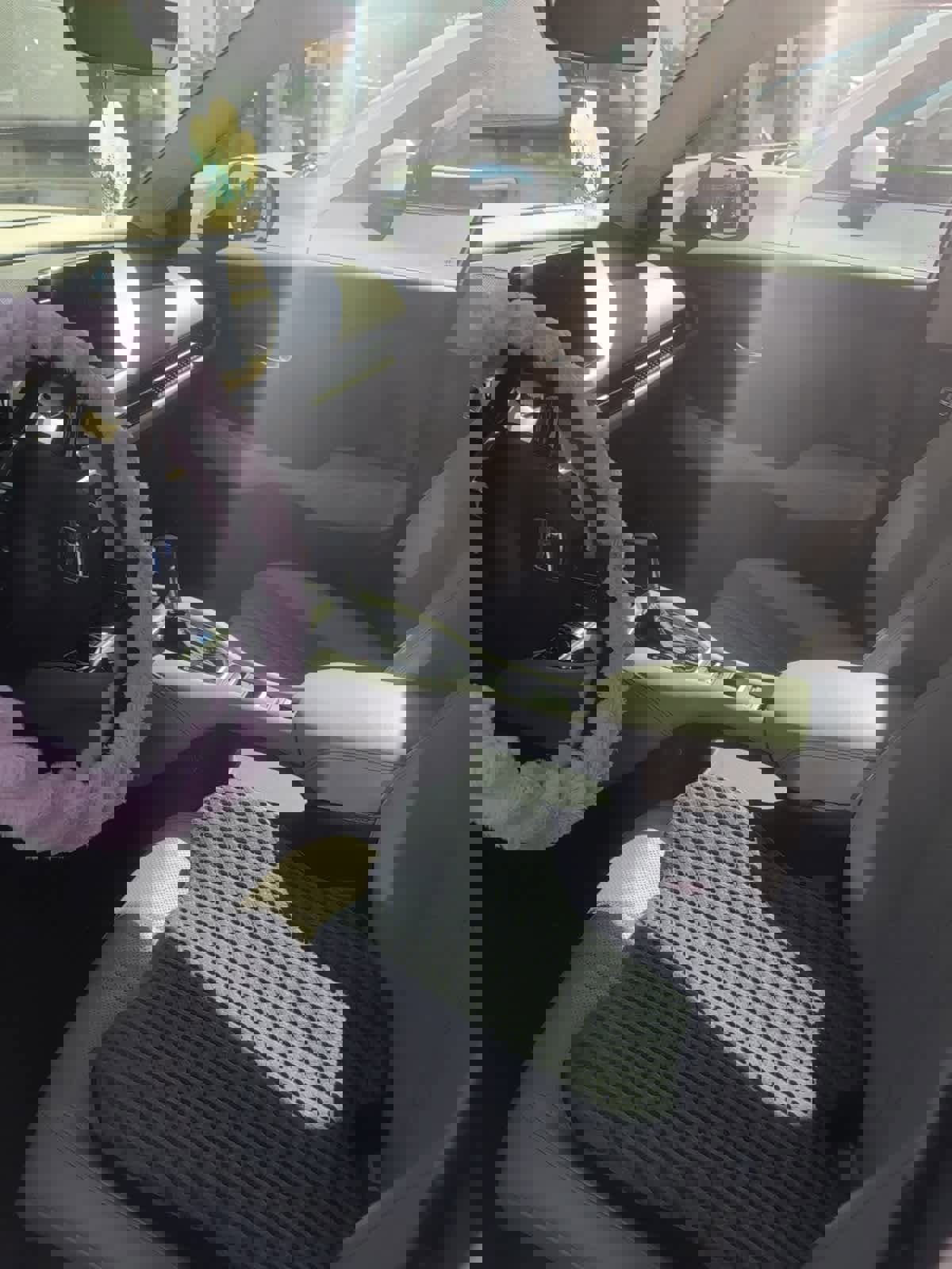 Used 2023 Honda HR-V EX-L image 6