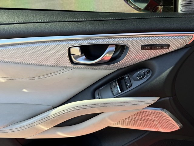 Used 2017 INFINITI Q60 Red Sport 400 image 16