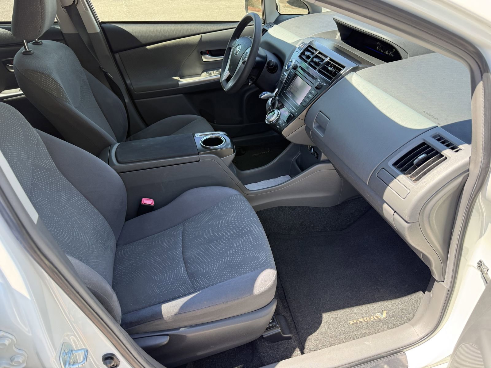 Used 2014 Toyota Prius V Three image 28