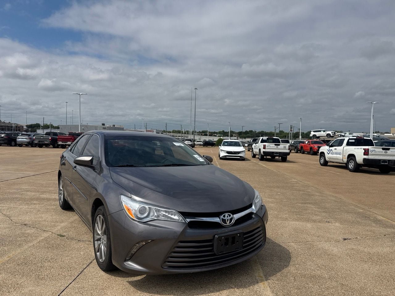 Used 2017 Toyota Camry XLE FWD image 2