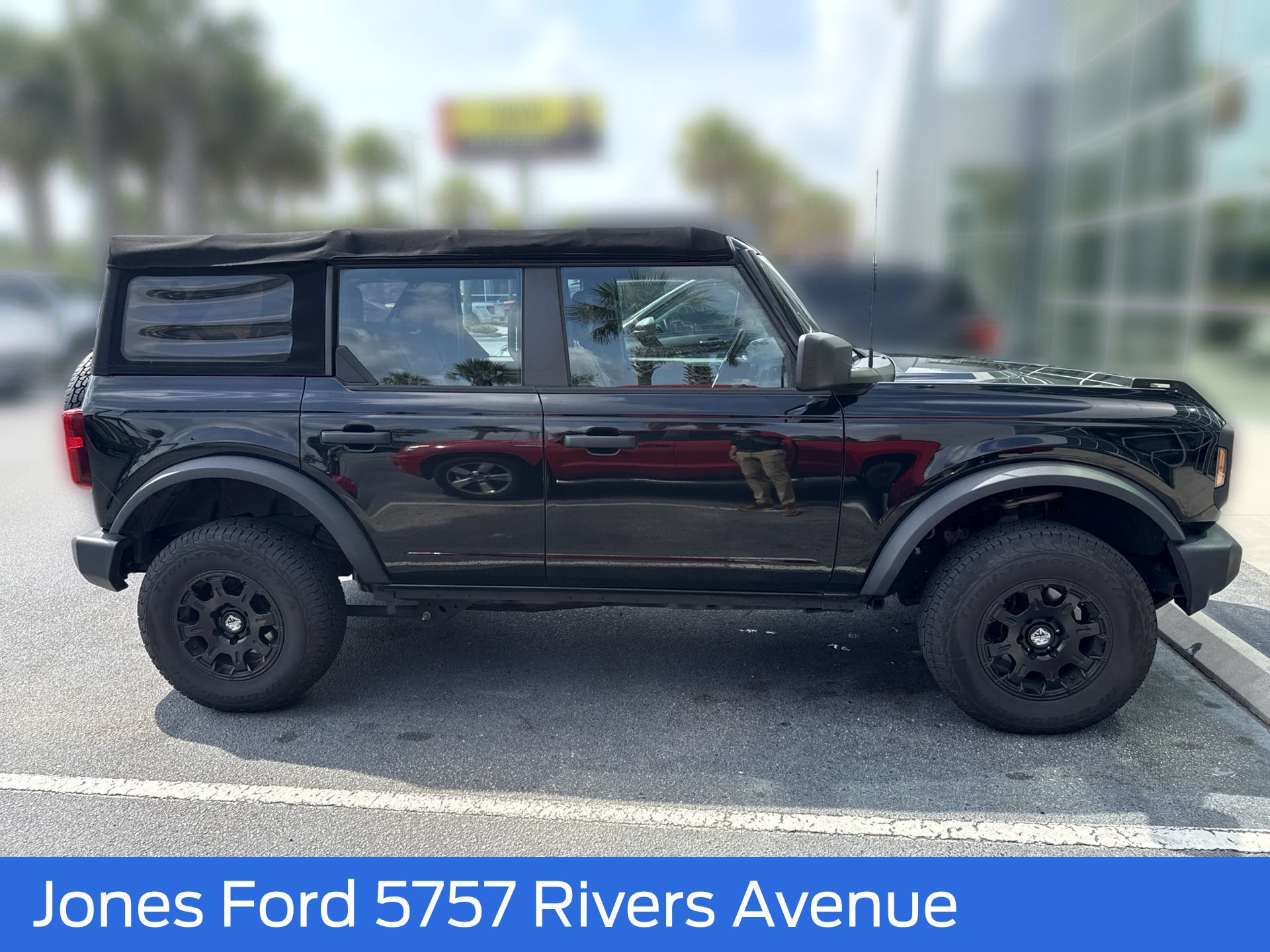 Certified 2022 Ford Bronco 4-Door AWD/4WD image 3