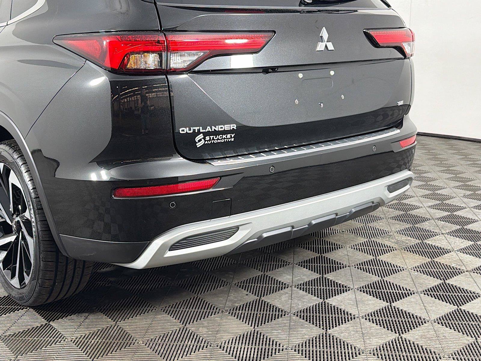 Used 2023 Mitsubishi Outlander SE AWD/4WD image 39
