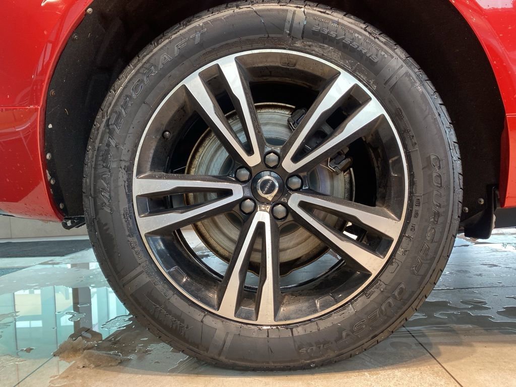 Used 2021 Volvo XC60 T6 Momentum image 31