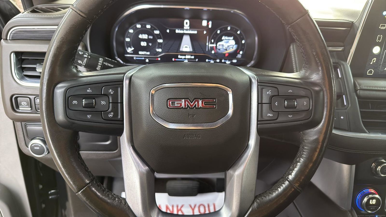 Used 2022 GMC Yukon XL SLT w/ SLT Luxury Package image 14