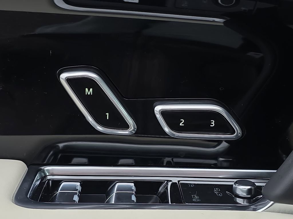 New 2026 Land Rover Range Rover SE image 30