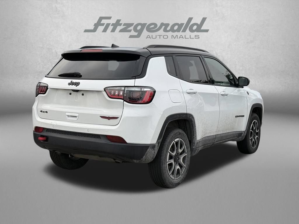 Used 2024 Jeep Compass Trailhawk AWD/4WD image 3