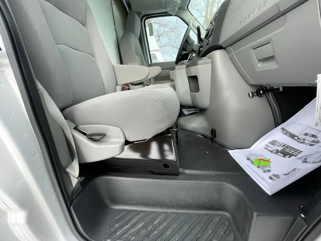 New 2024 Ford E-450 and Econoline 450 Super Duty w/ Power Windows & Locks Group RWD image 42