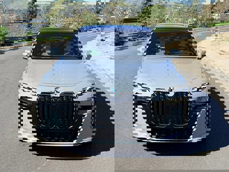 Used 2025 BMW 760i xDrive image 4