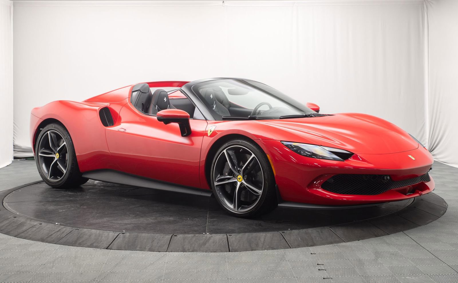 Used 2025 Ferrari 296 GTS RWD image 2