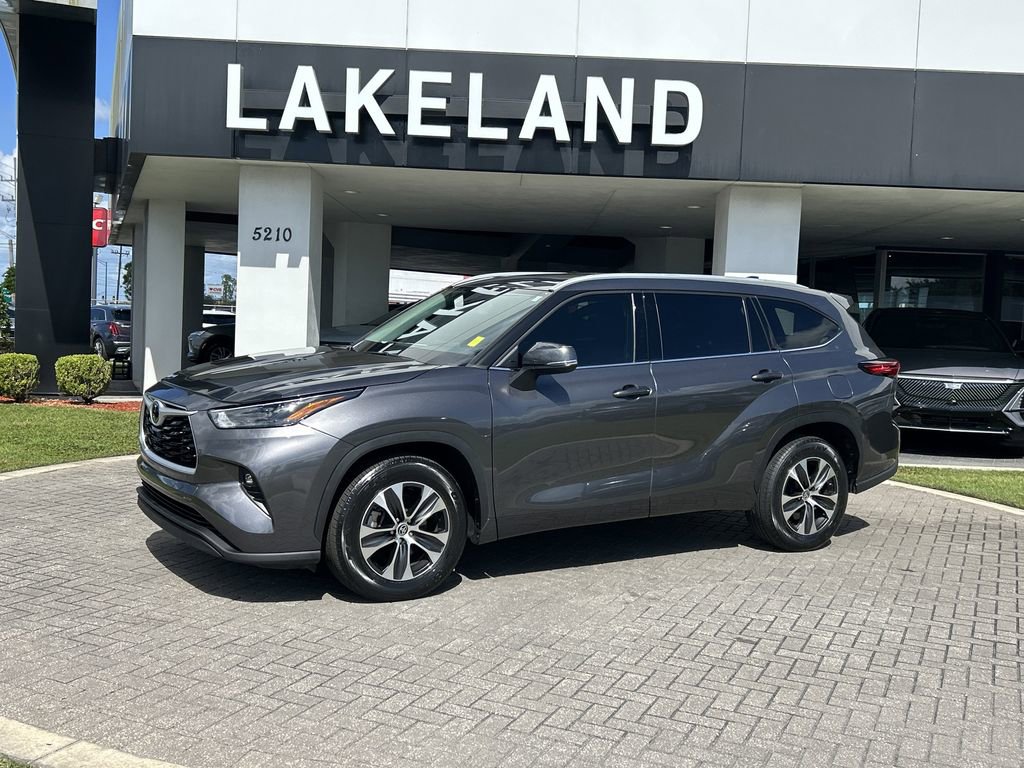 Used 2022 Toyota Highlander XLE