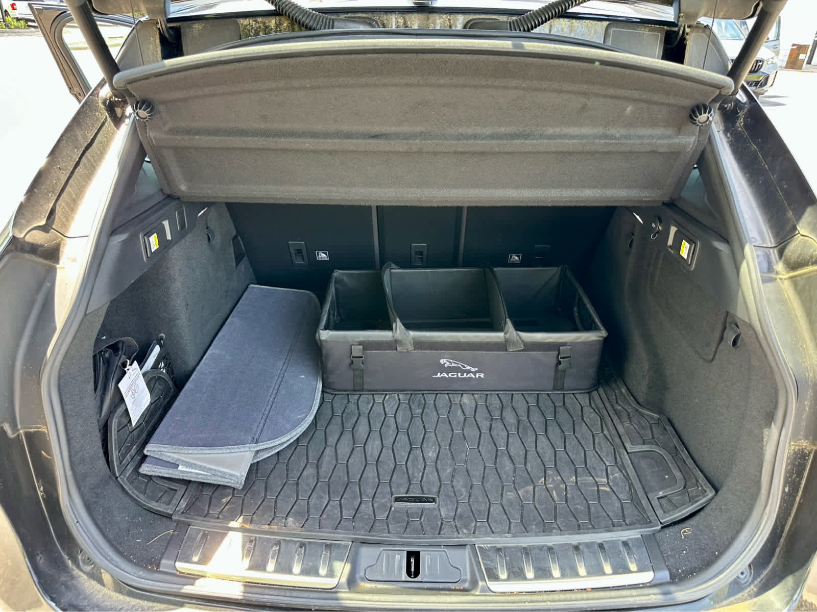 Used 2020 Jaguar F-PACE SVR image 14