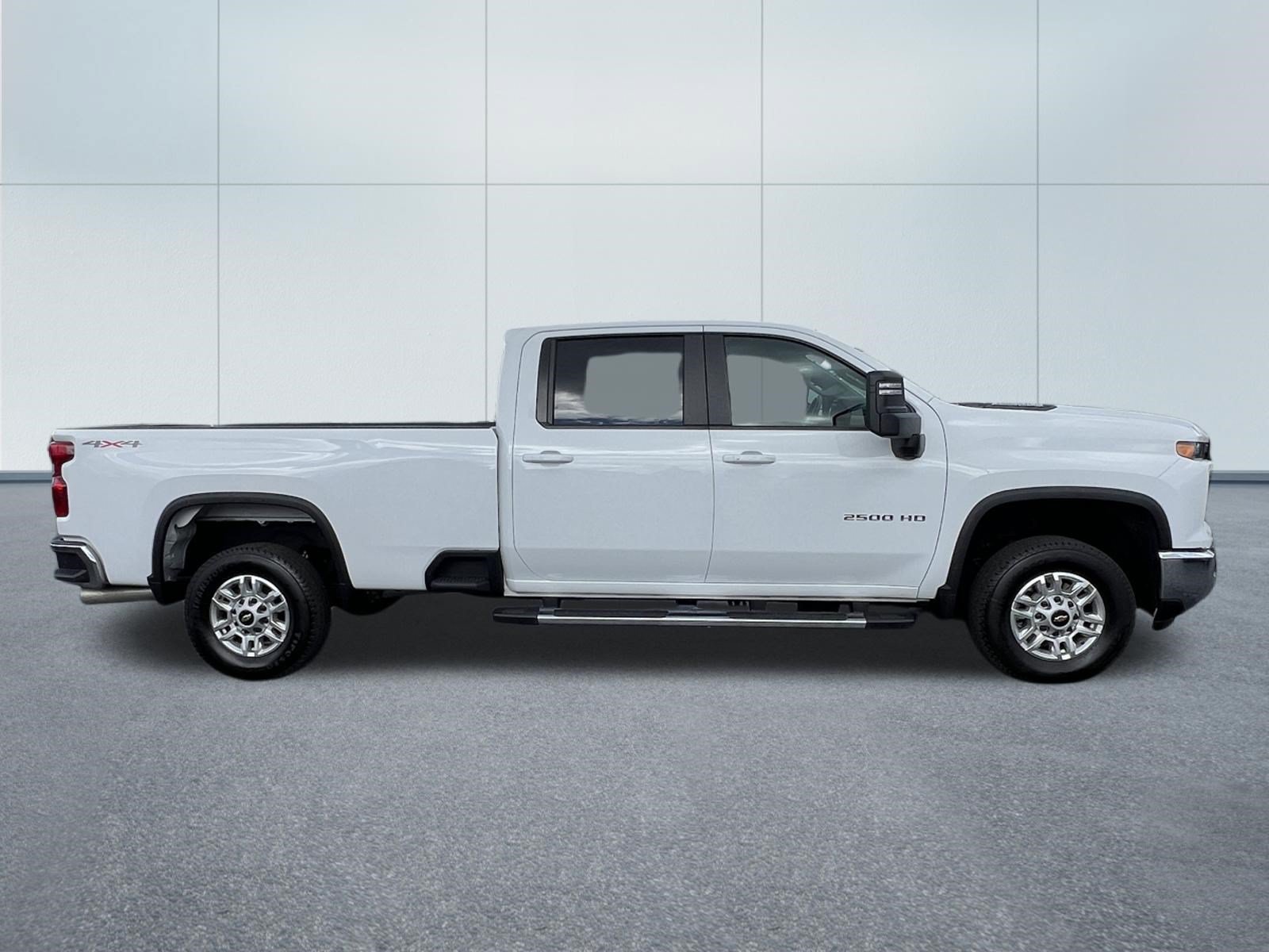 Used 2025 Chevrolet Silverado 2500 LT w/ Convenience Package AWD/4WD image 7