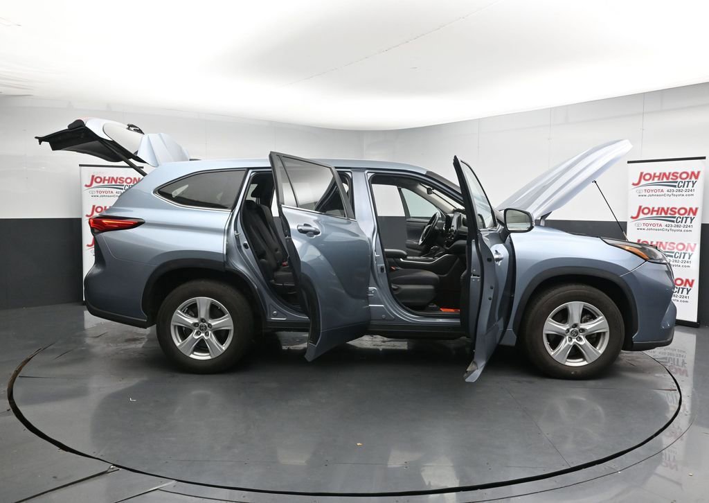 Used 2023 Toyota Highlander LE image 39