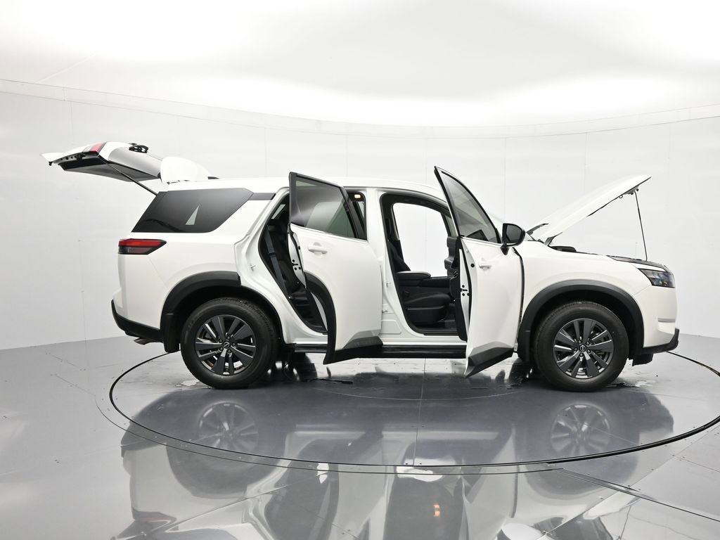 Used 2024 Nissan Pathfinder S image 48