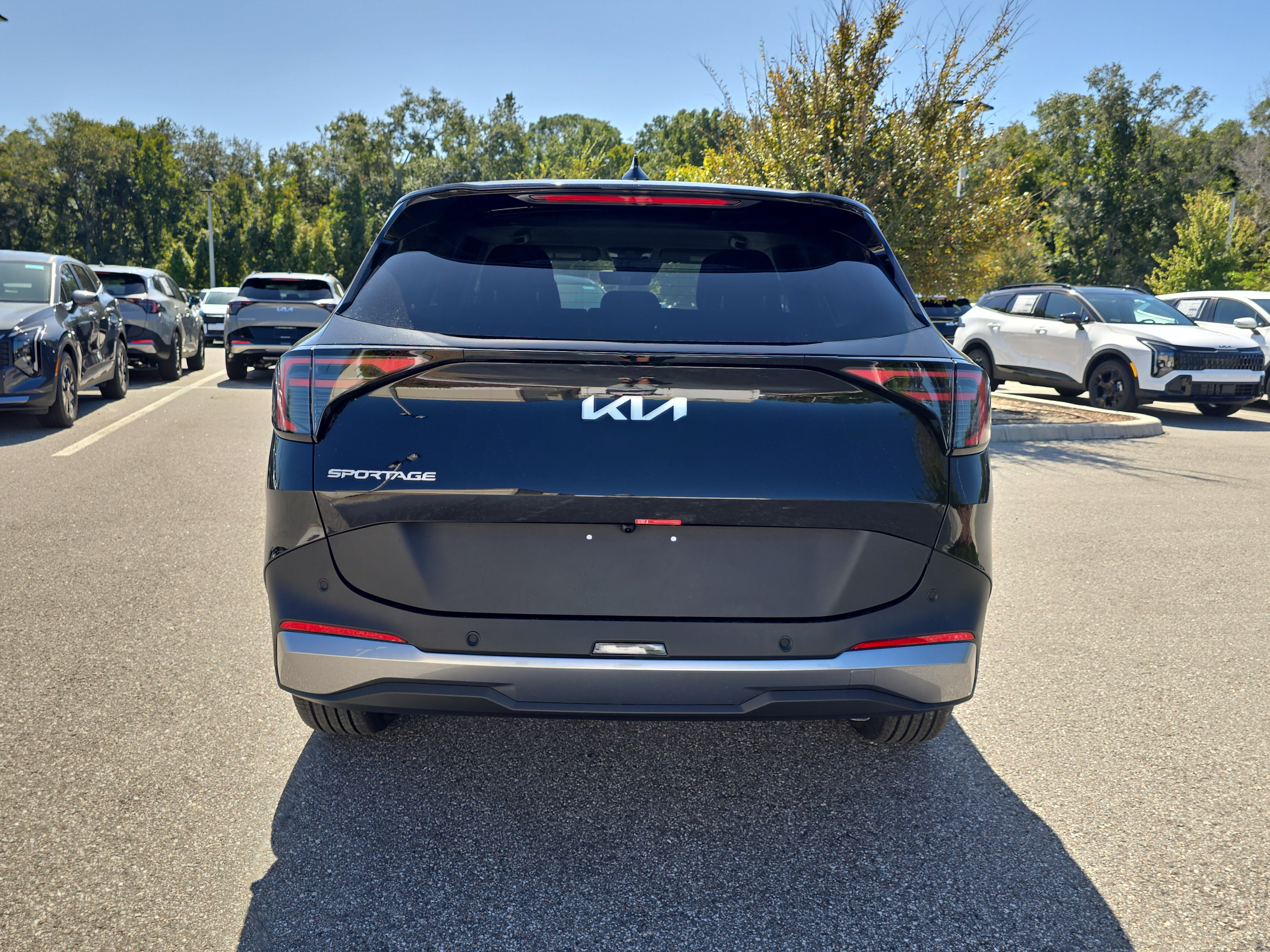New 2027 Kia Sportage LX FWD image 7