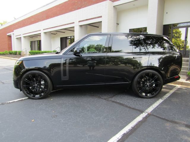Used 2023 Land Rover Range Rover SE AWD/4WD image 3