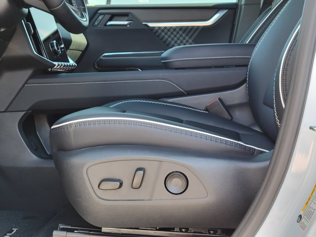 Used 2026 GMC Acadia Denali w/ Super Cruise Package FWD image 25