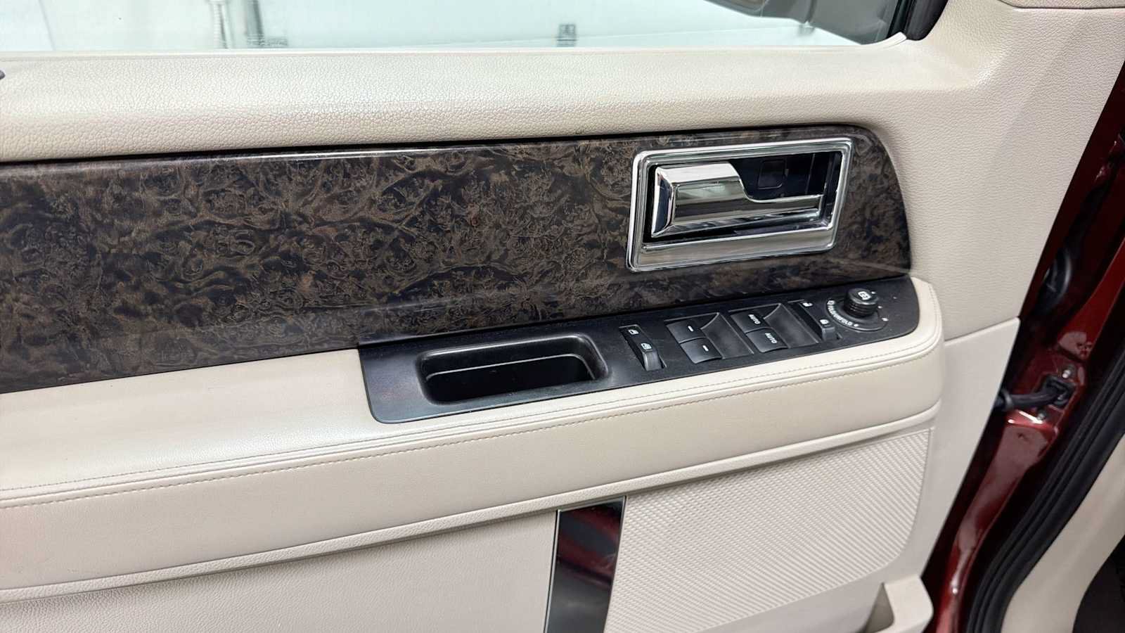 Used 2015 Lincoln Navigator 4WD image 15