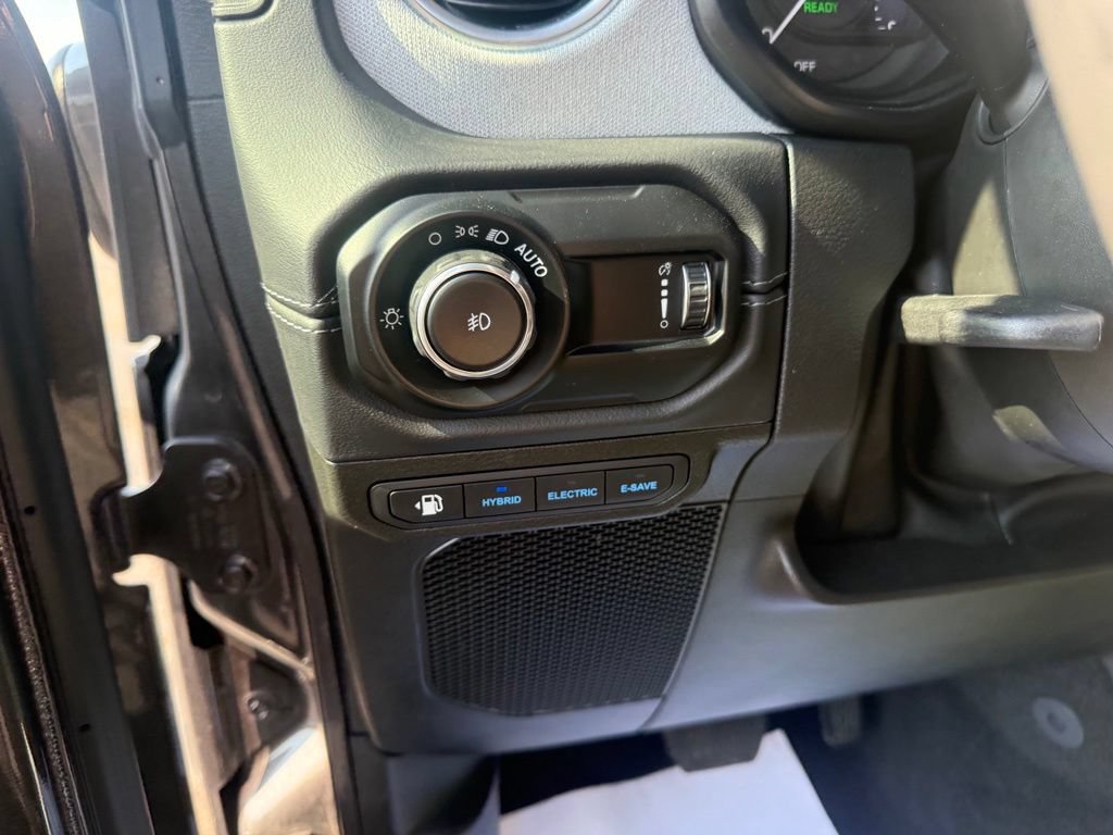 Used 2025 Jeep Wrangler Unlimited Sahara AWD/4WD image 18