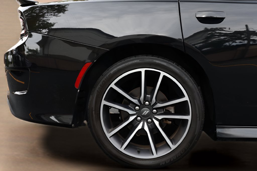 Used 2021 Dodge Charger R/T w/ Plus Group RWD image 17