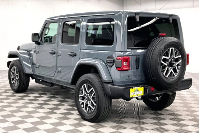 Used 2026 Jeep Wrangler Unlimited Sahara AWD/4WD image 2