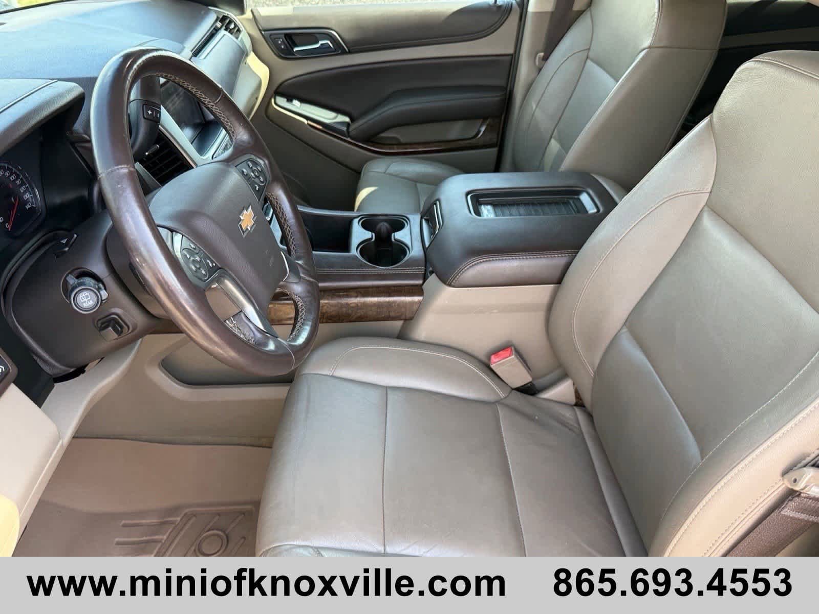 Used 2017 Chevrolet Suburban LT w/ Luxury Package RWD image 10