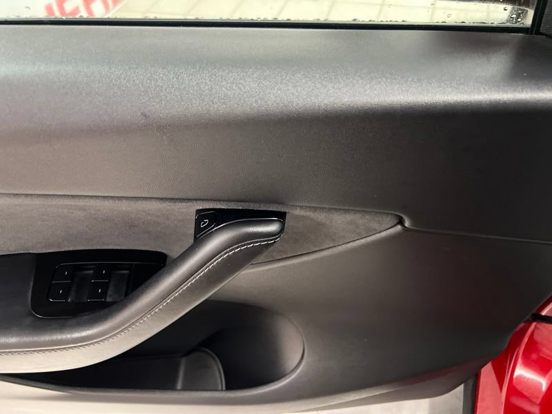 Used 2021 Tesla Model Y Long Range AWD/4WD image 22