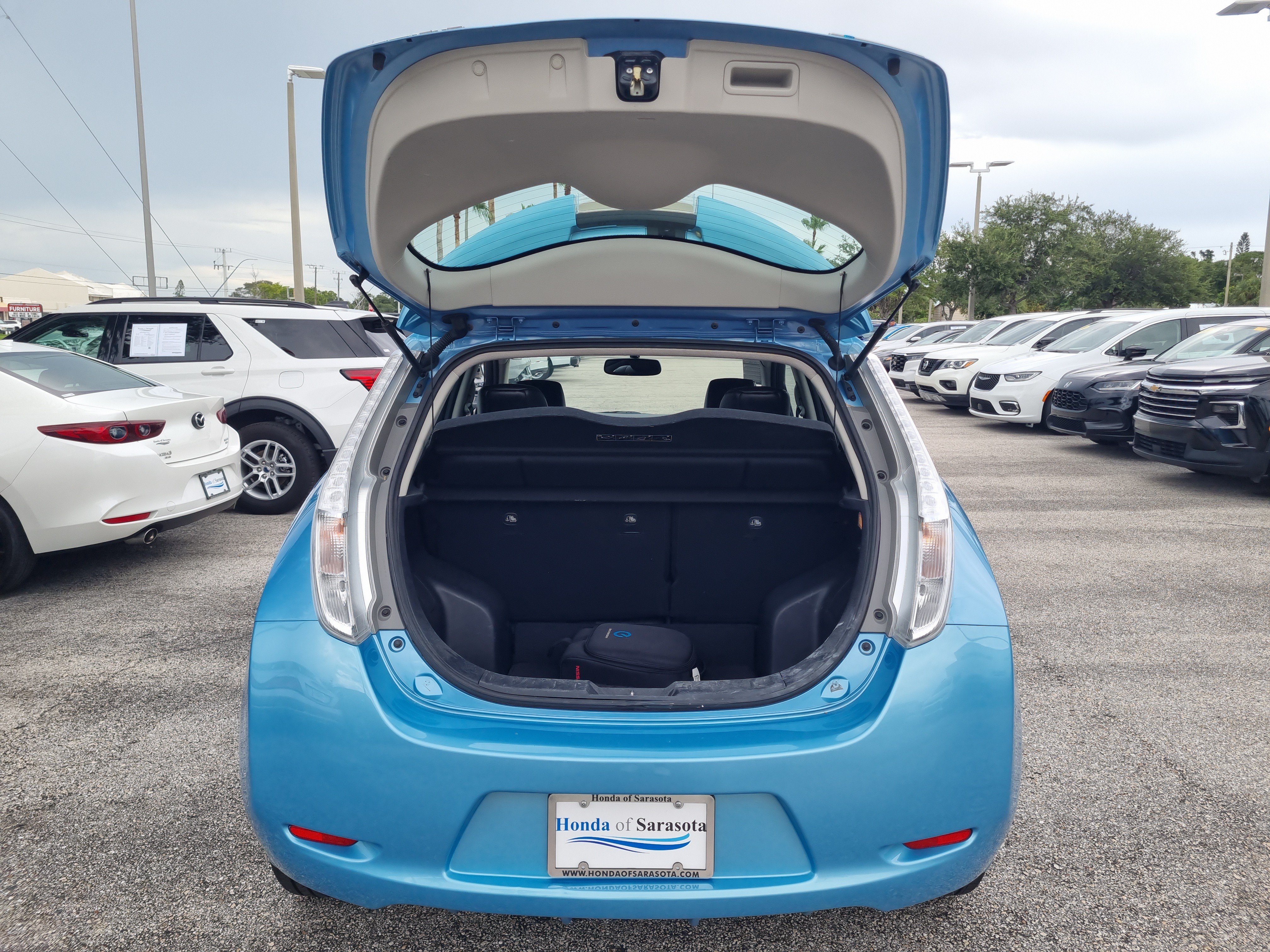 Used 2015 Nissan Leaf SL FWD image 12