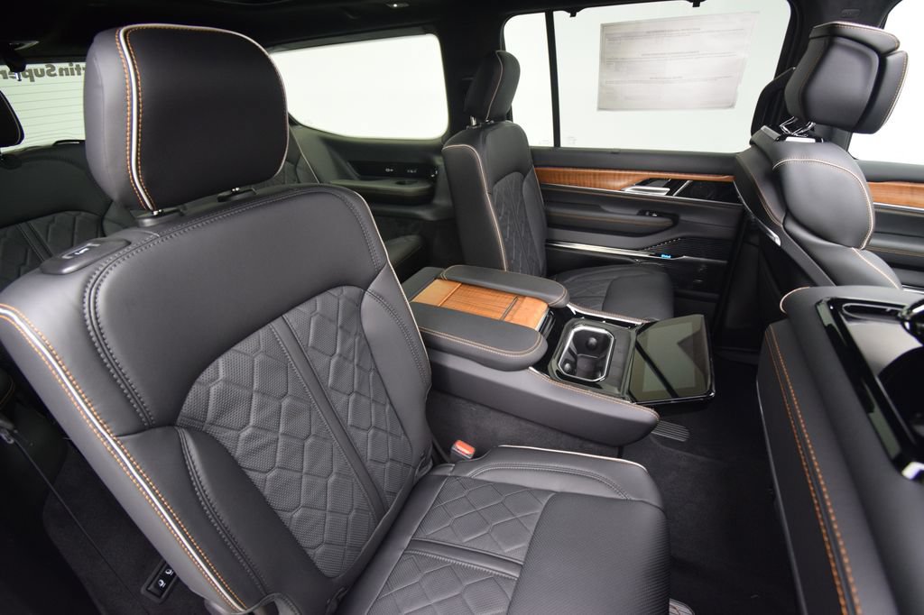 New 2026 Jeep Grand Wagoneer Summit AWD/4WD image 18
