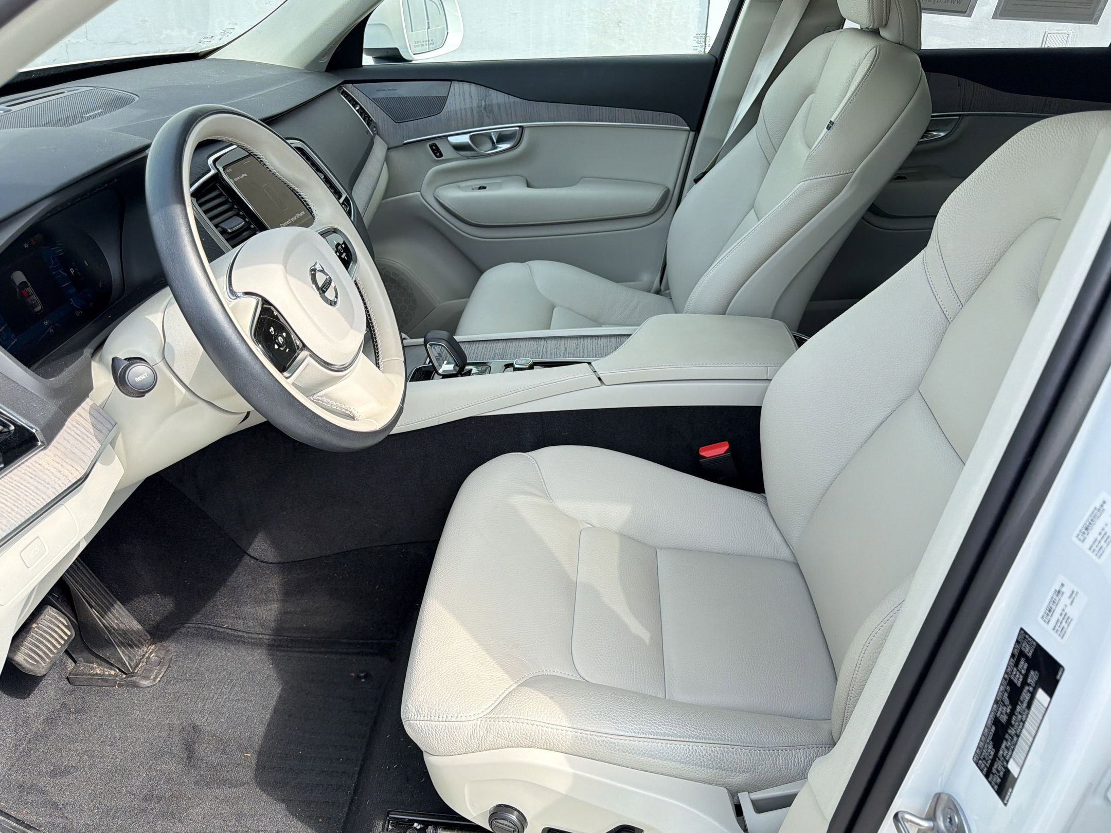 Used 2024 Volvo XC90 B6 Plus w/ Protection Package Premier AWD/4WD image 5