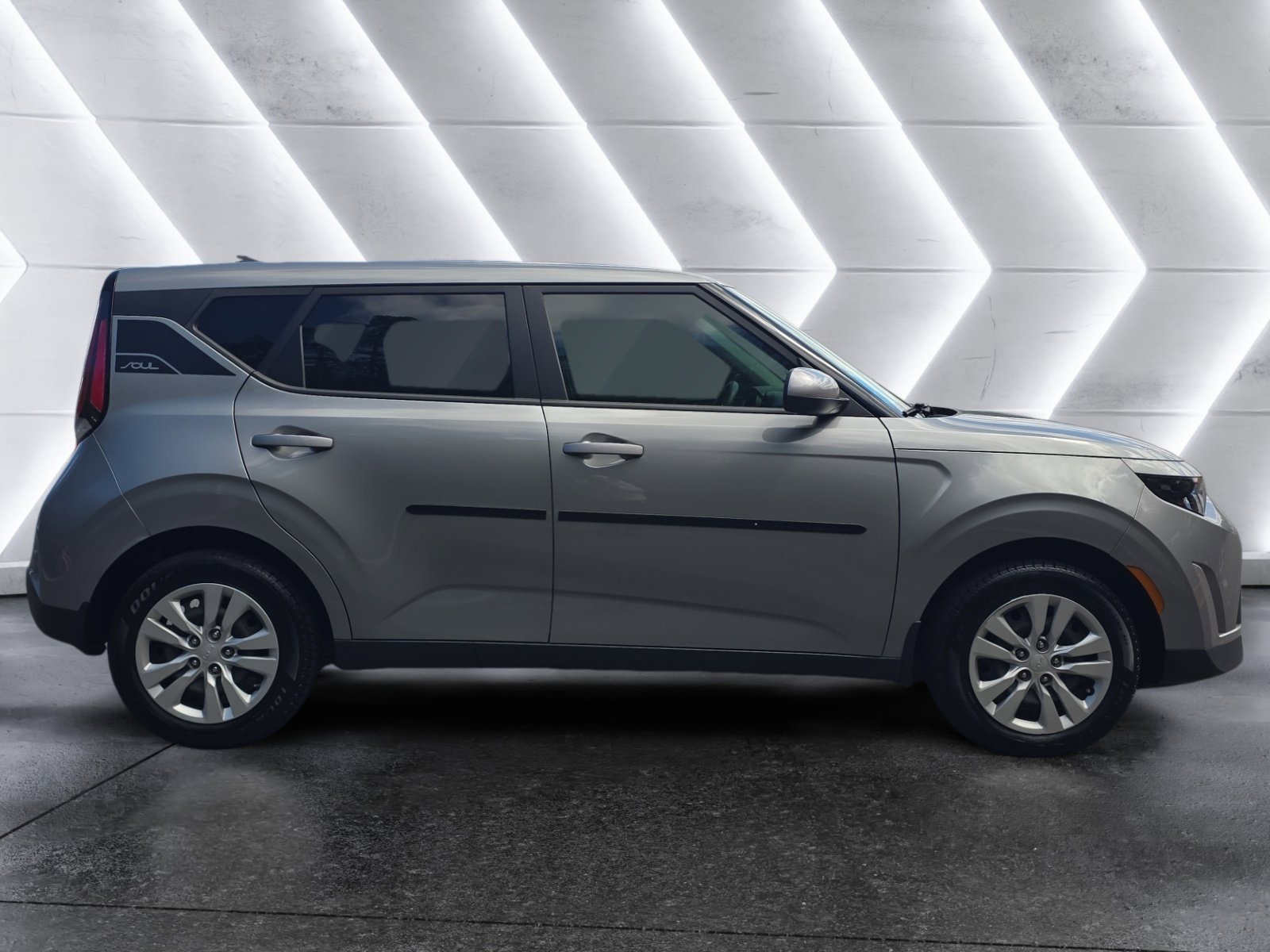 Used 2023 Kia Soul LX image 6