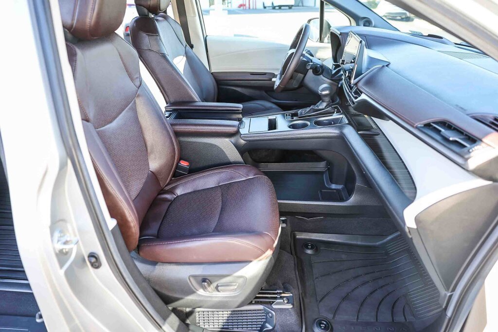 Certified 2024 Toyota Sienna Platinum AWD/4WD image 9