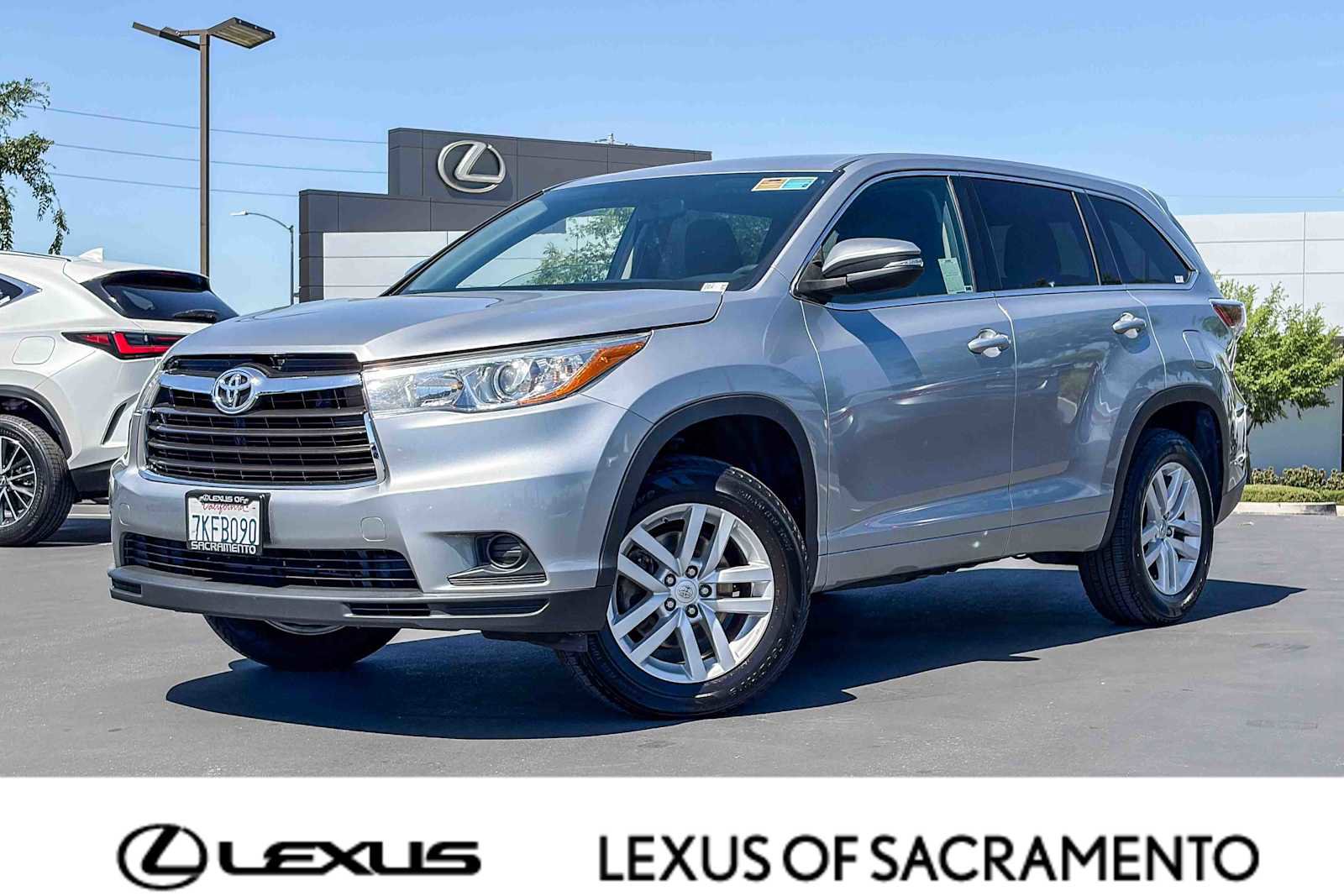 Used 2015 Toyota Highlander LE image 1
